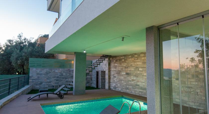 Two villas for sale in the Kavac region