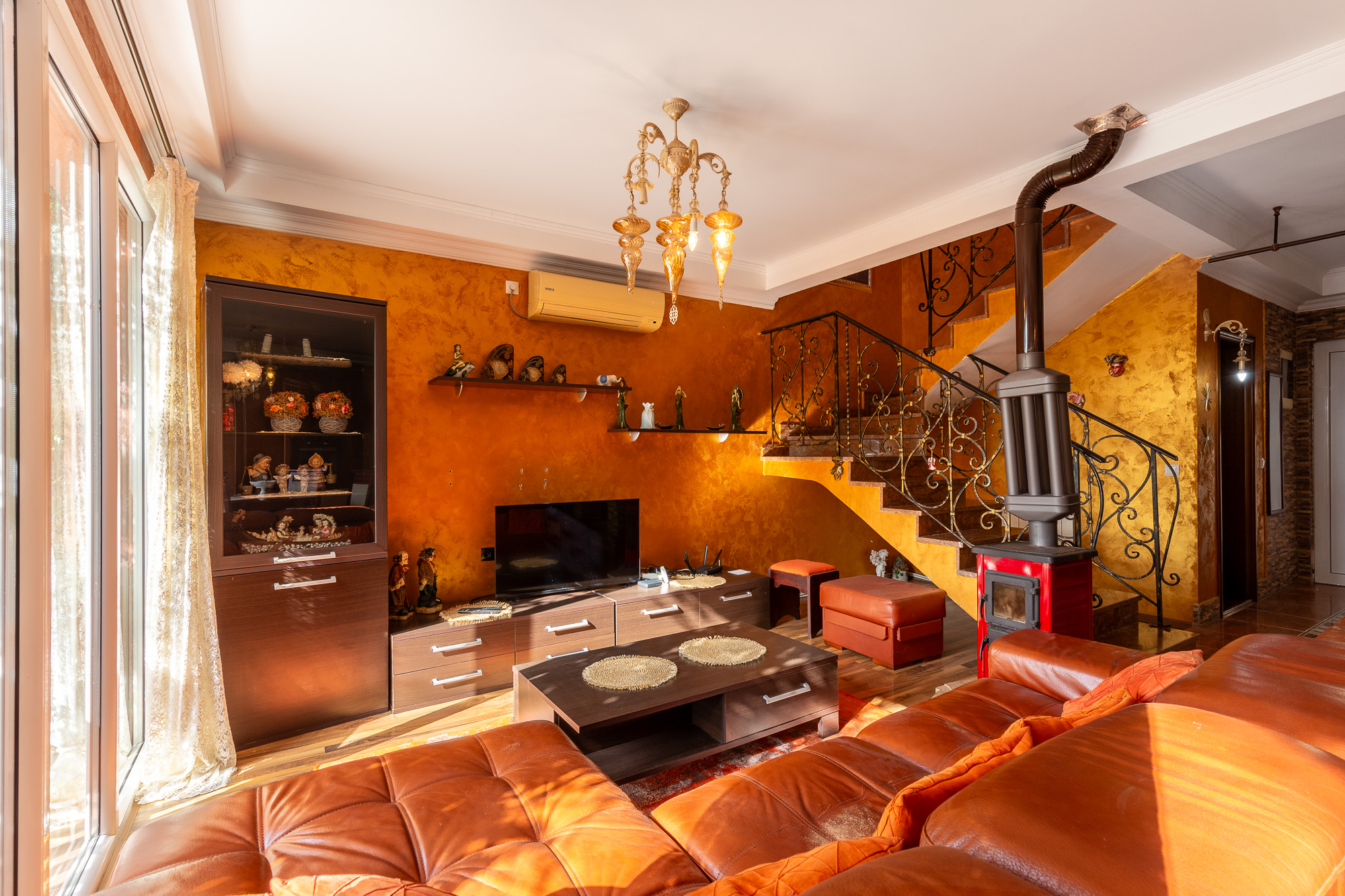 Three-storey family house in Susanj