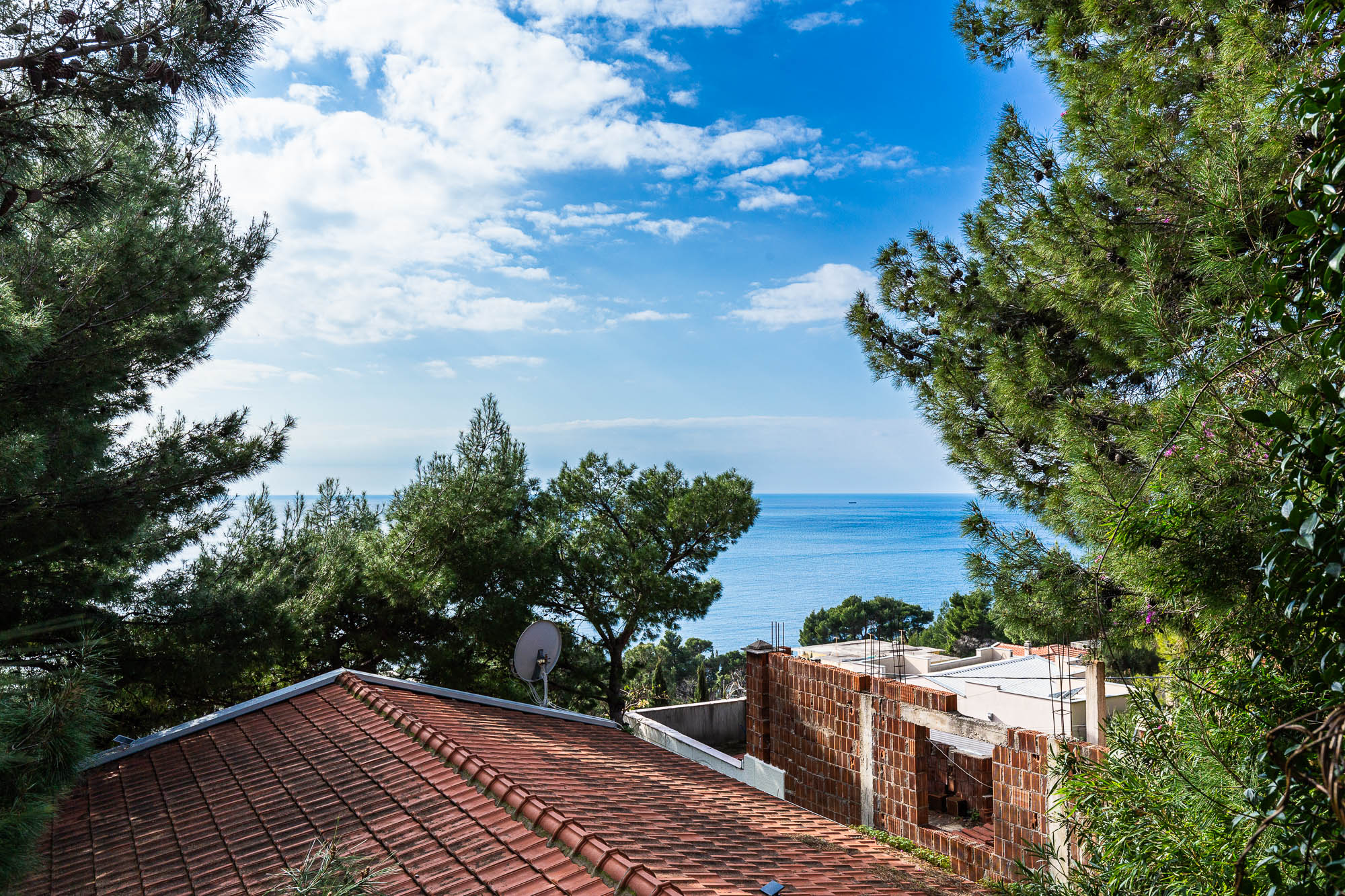 Three-storey family house in Susanj