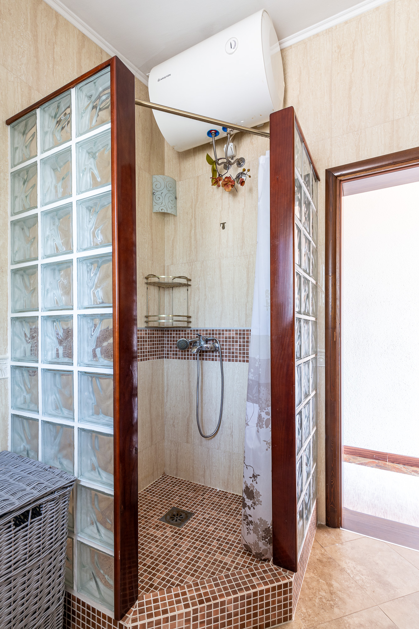 Three-storey family house in Susanj