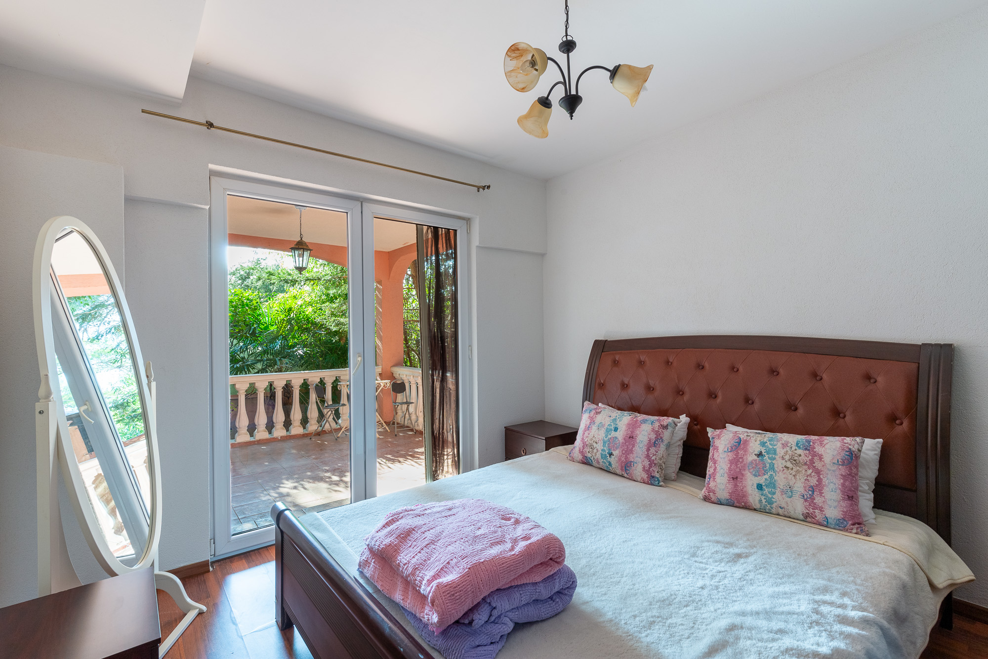 Three-storey family house in Susanj