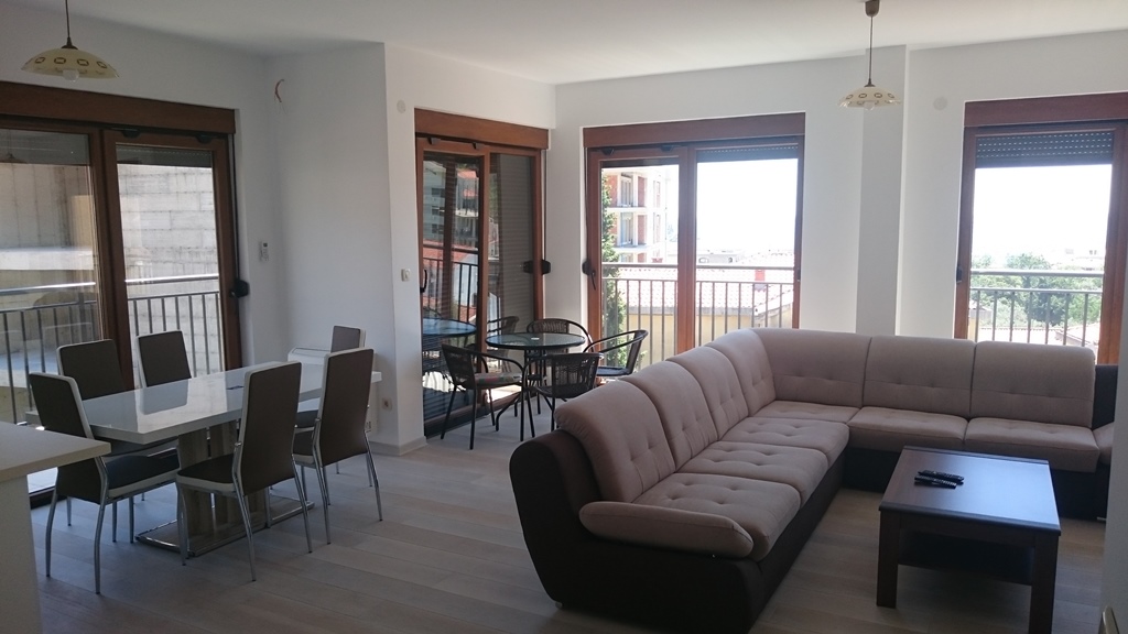 Spacious apartment with sea view