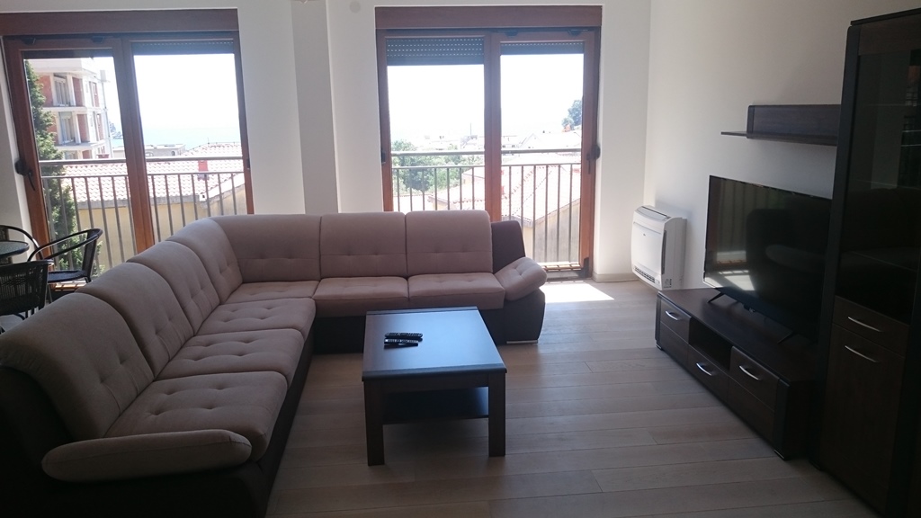 Spacious apartment with sea view