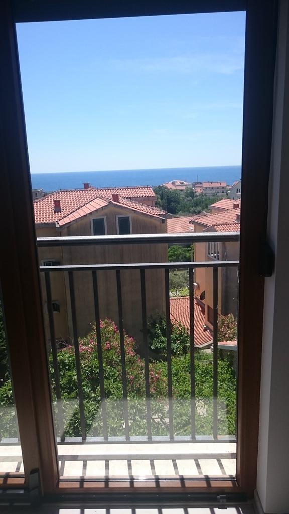 Spacious apartment with sea view