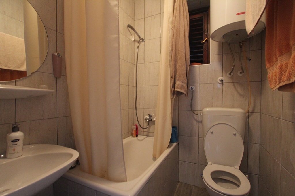 Two-storey house in Kamenari