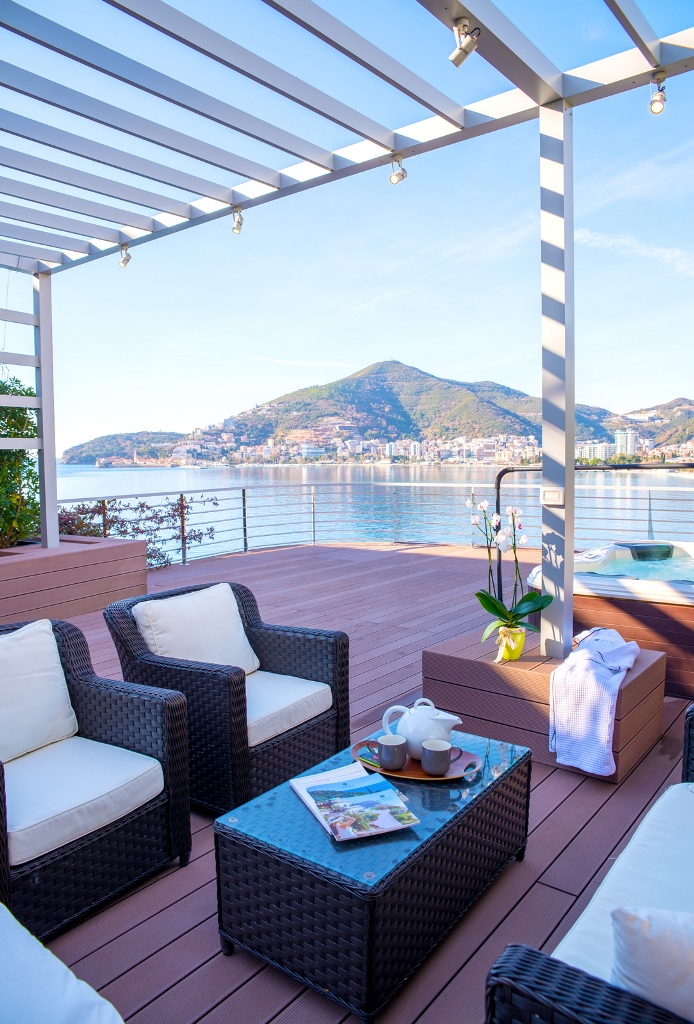 Two-bedroom apartment in a complex by the sea