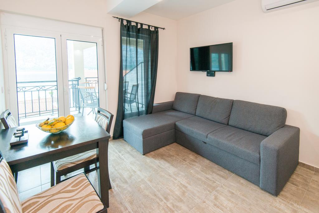 Luxury house with apartments in Stoliv, just steps from the sea!