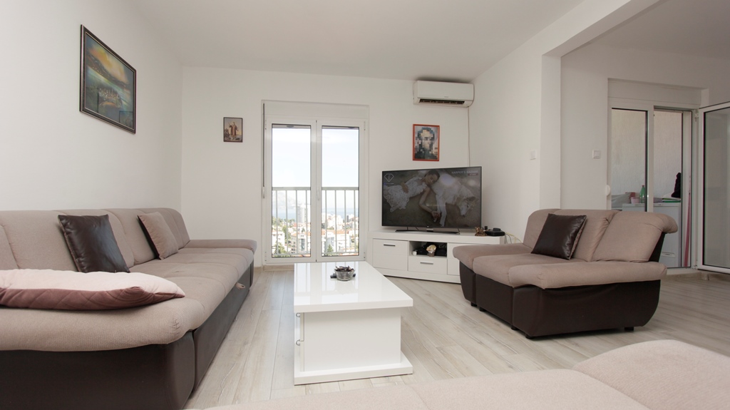 Bright apartment in Budva