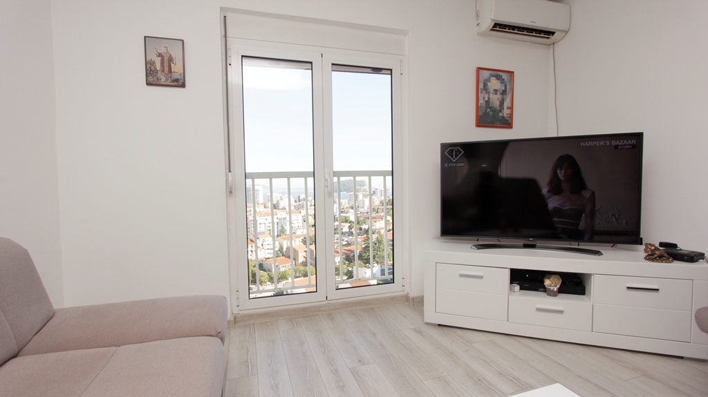 Bright apartment in Budva