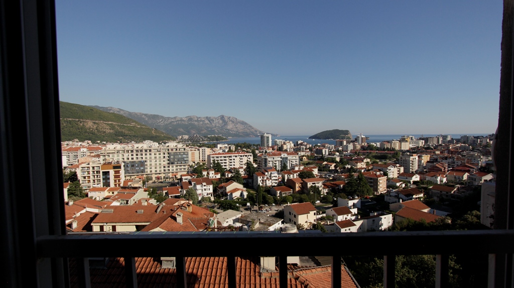 Bright apartment in Budva