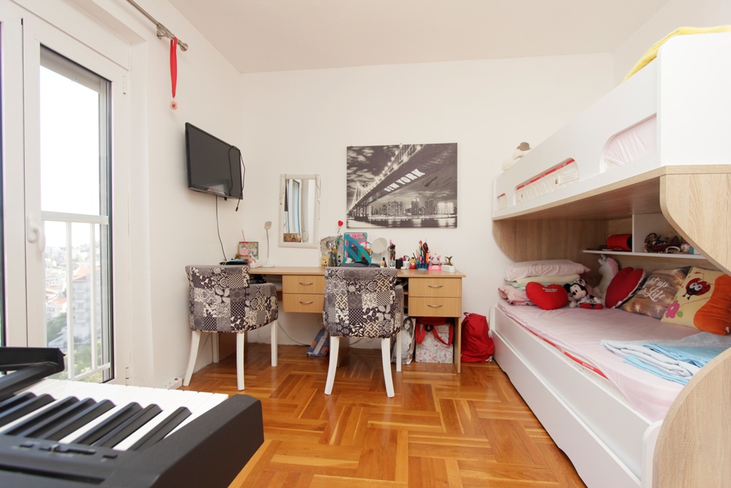 Bright apartment in Budva