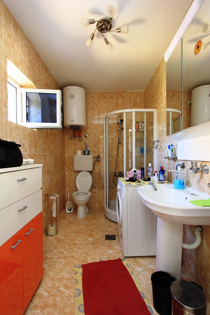 Two-storey house in Donji Stoj