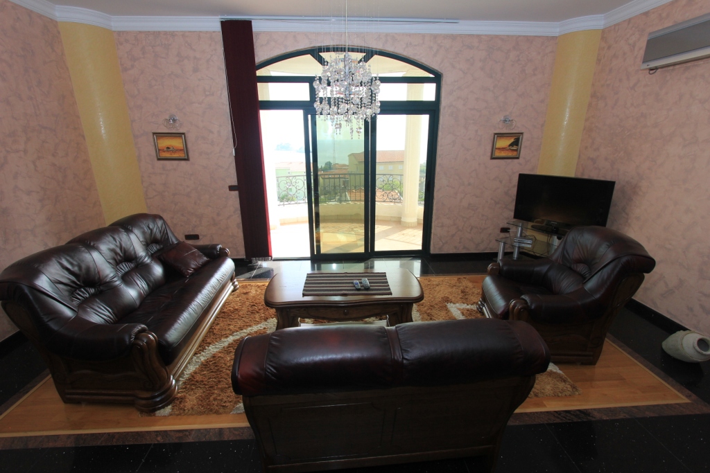 Villa with pool in Petrovac