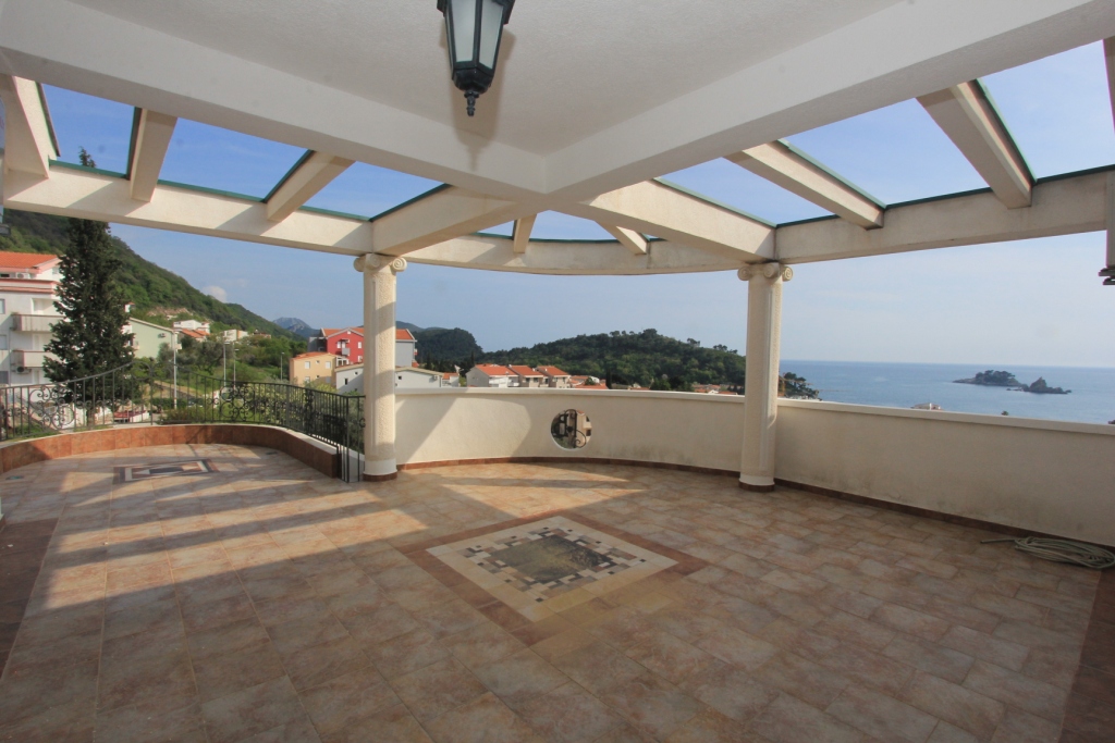 Villa with pool in Petrovac