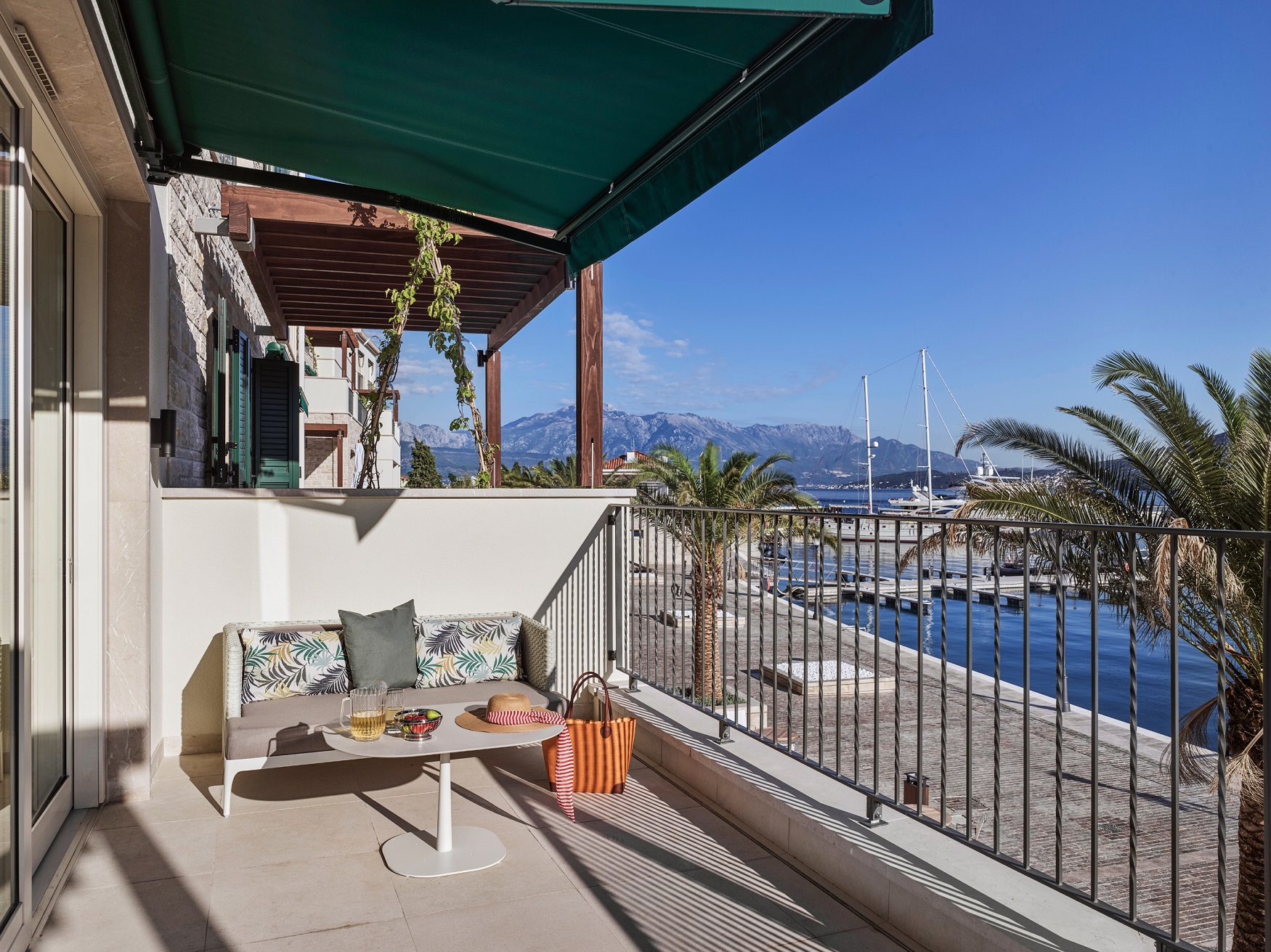 Luxurious apartments in a complex in Herceg Novi