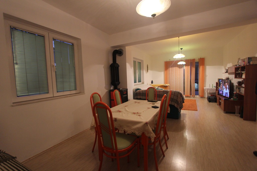 A furnished house in Topla