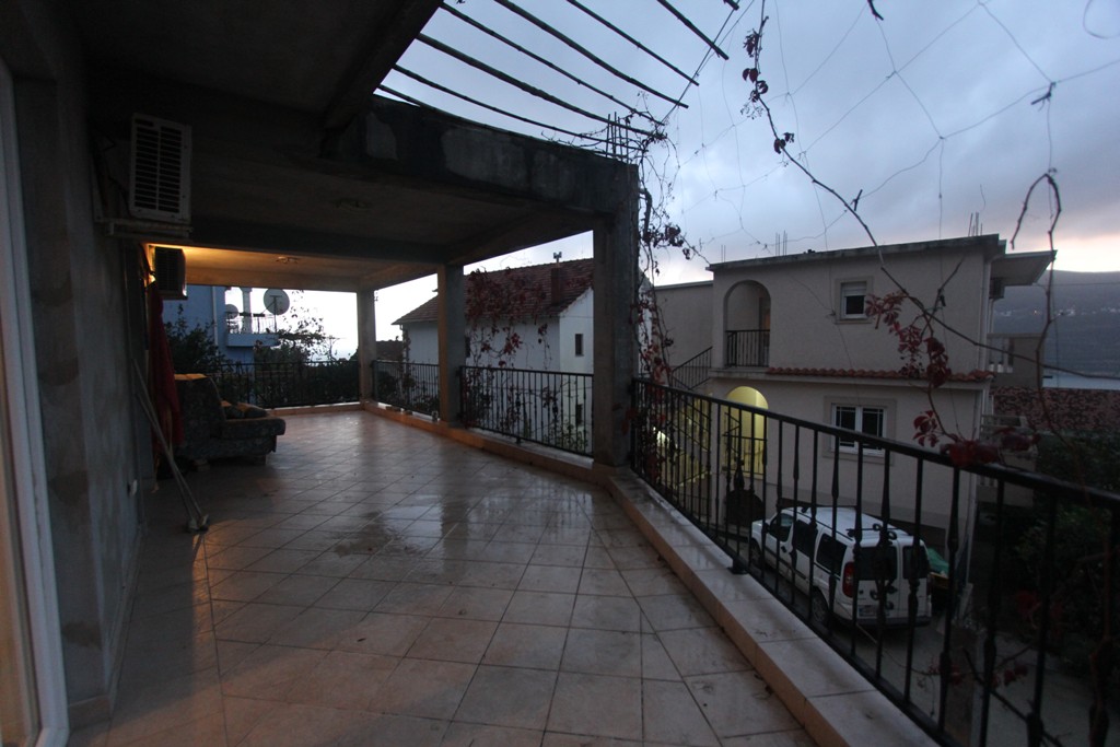 A furnished house in Topla