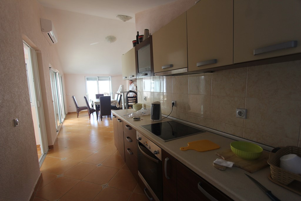 An airy apartment in Becici