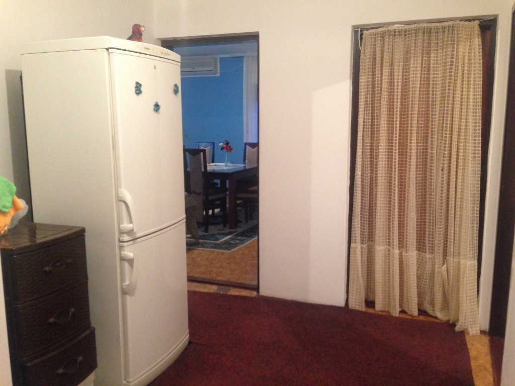 Three-storey house in Djenovici