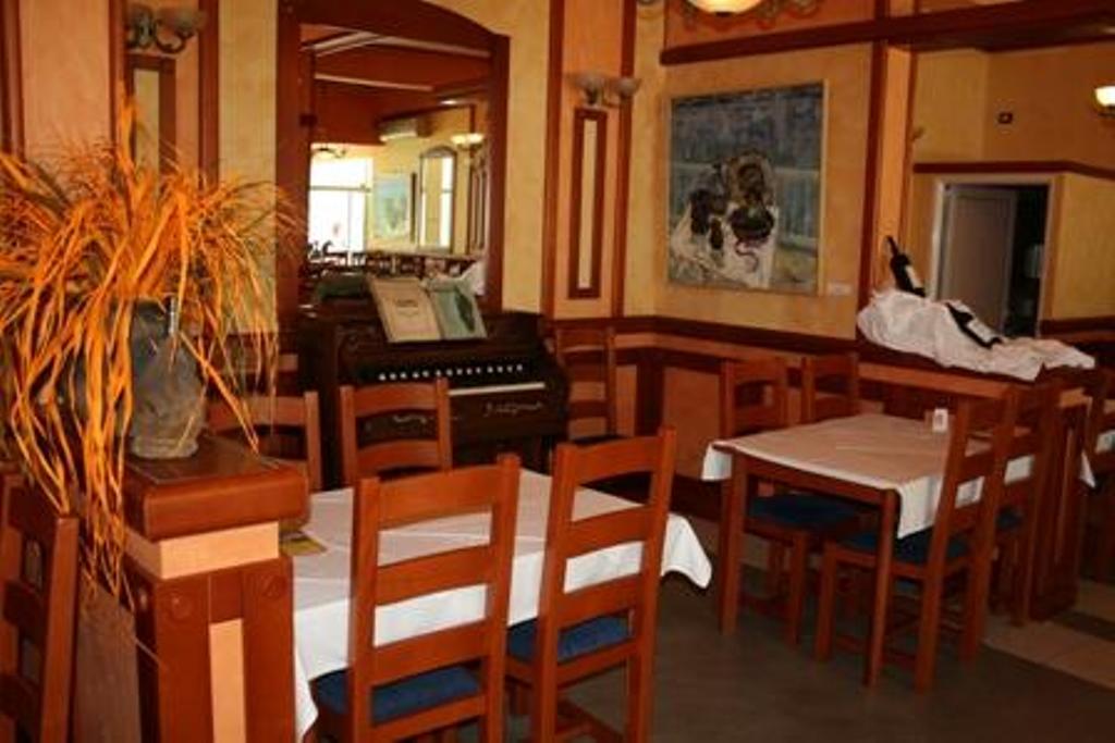 Hotel on the front line in Stoliv