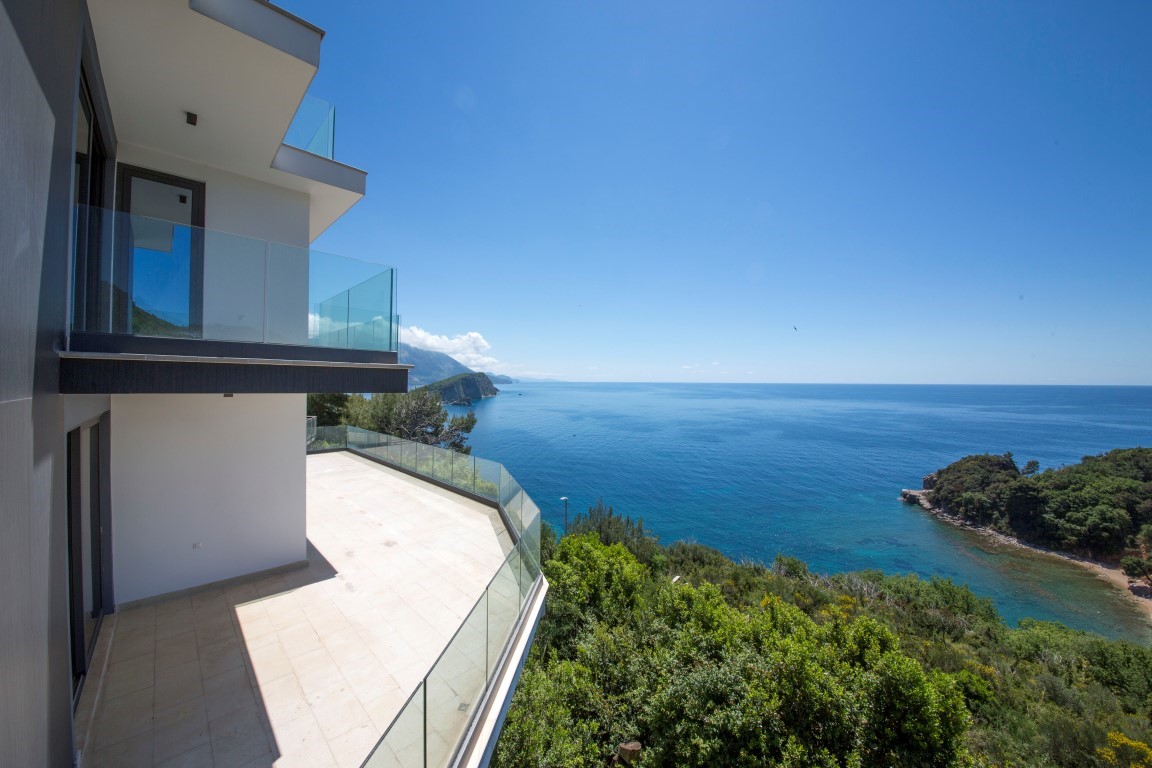 Luxurious villas in Budva
