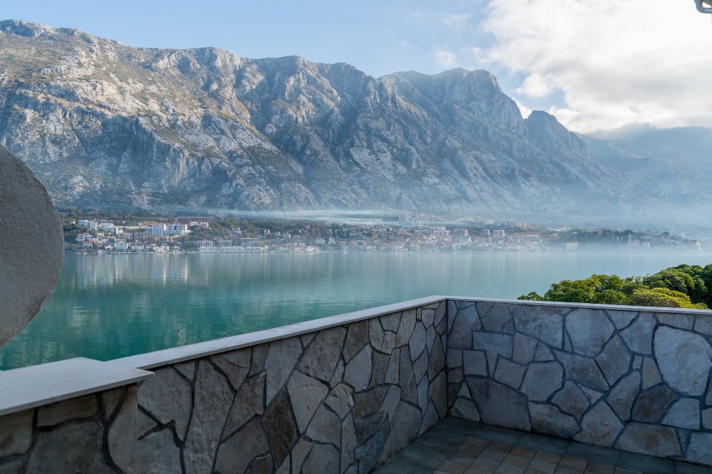 Two houses with restaurant on the front line