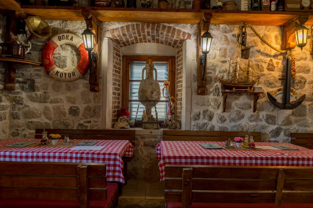Two houses with restaurant on the front line
