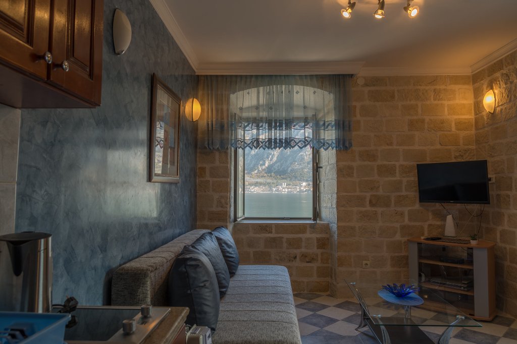 Two houses with restaurant on the front line