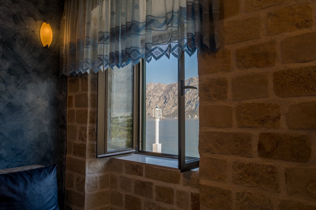 Two houses with restaurant on the front line