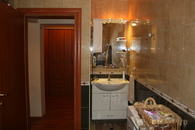 A luxurious villa with swimming pool in Kotor