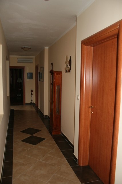 A luxurious villa with swimming pool in Kotor