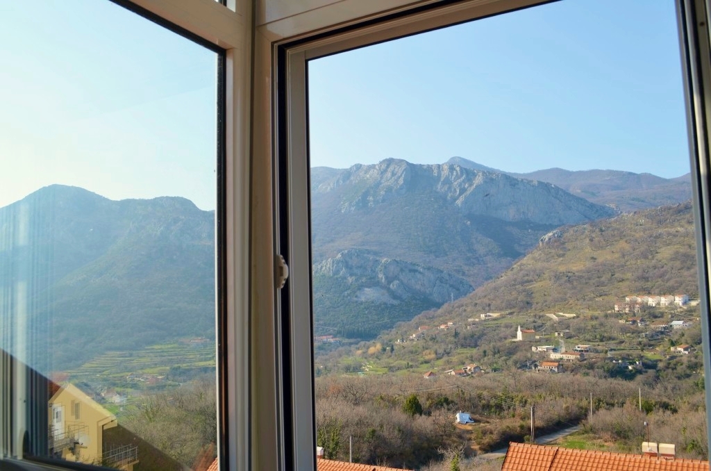 A comfortable townhouse with mountine view in Bar