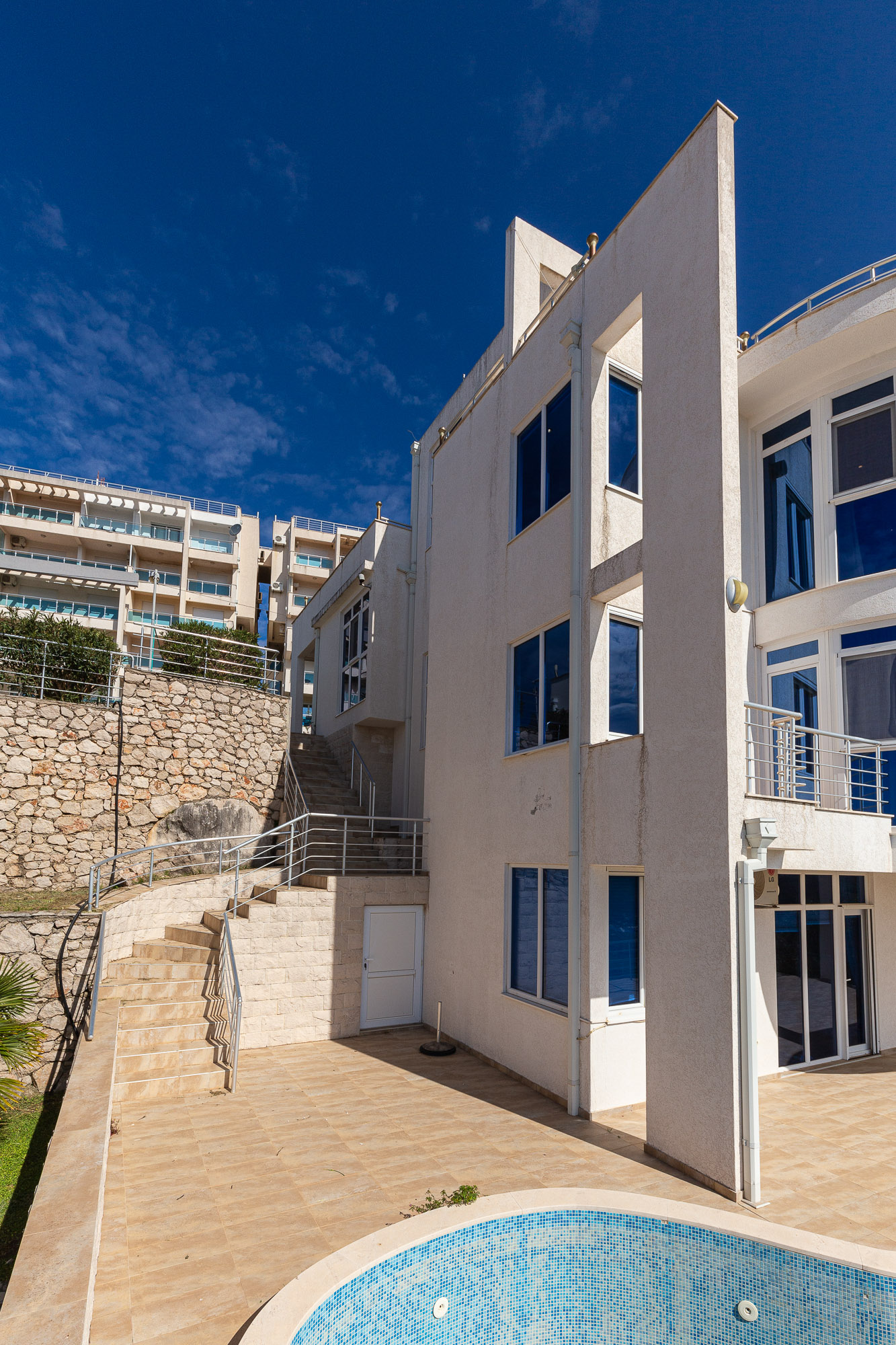 Luxurious villas in Bar