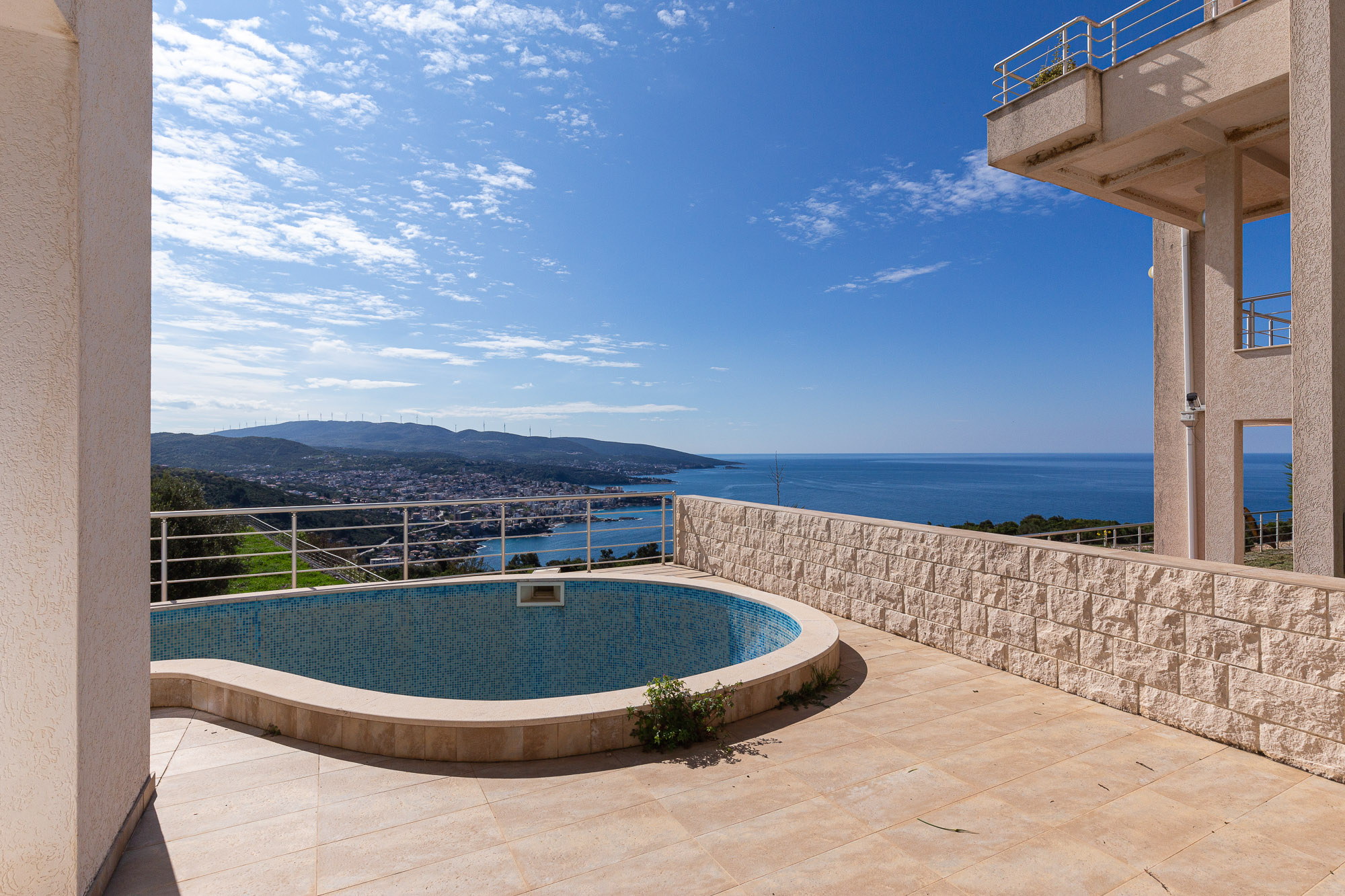 Luxurious villas in Bar