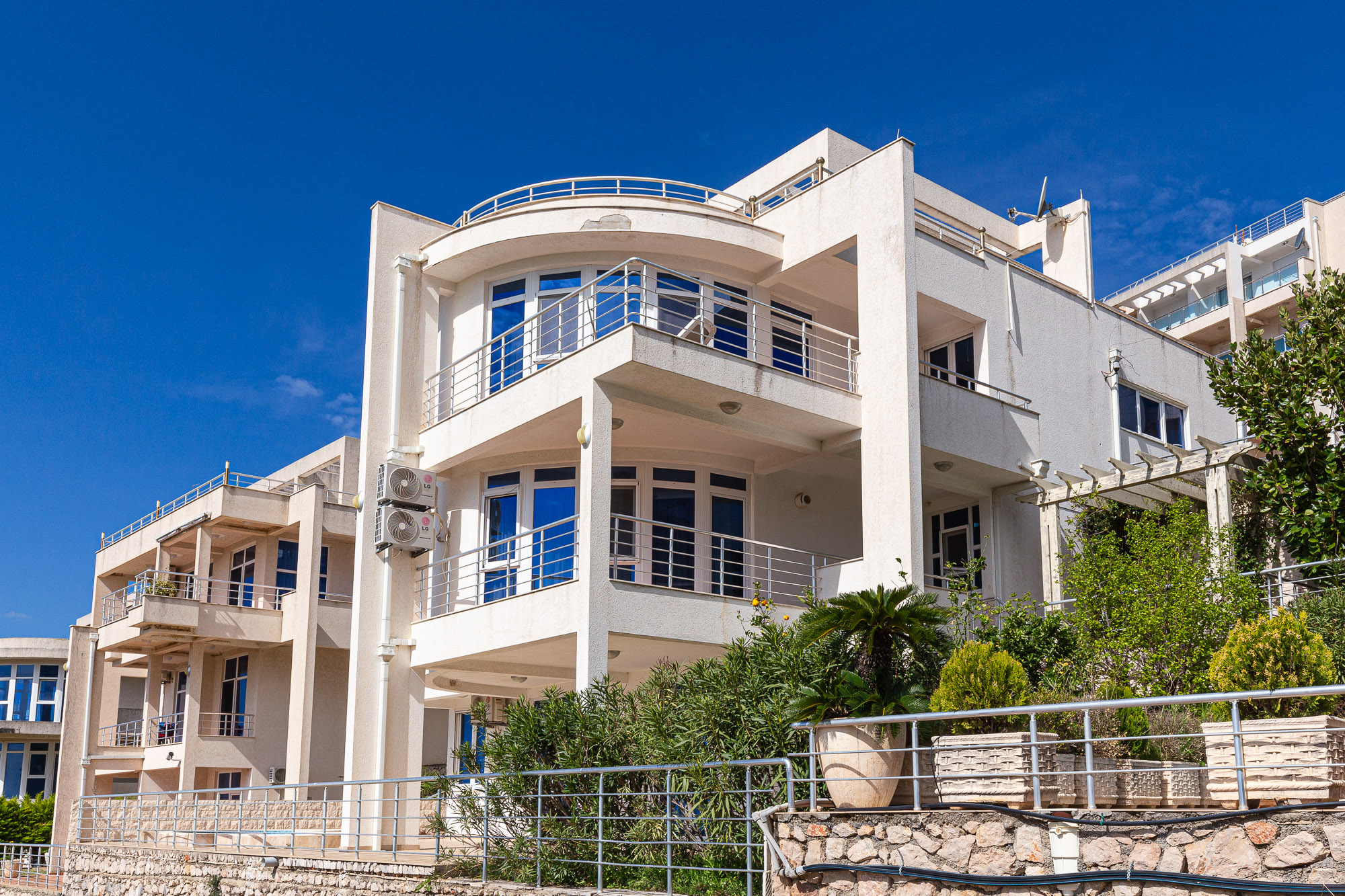 Luxurious villas in Bar