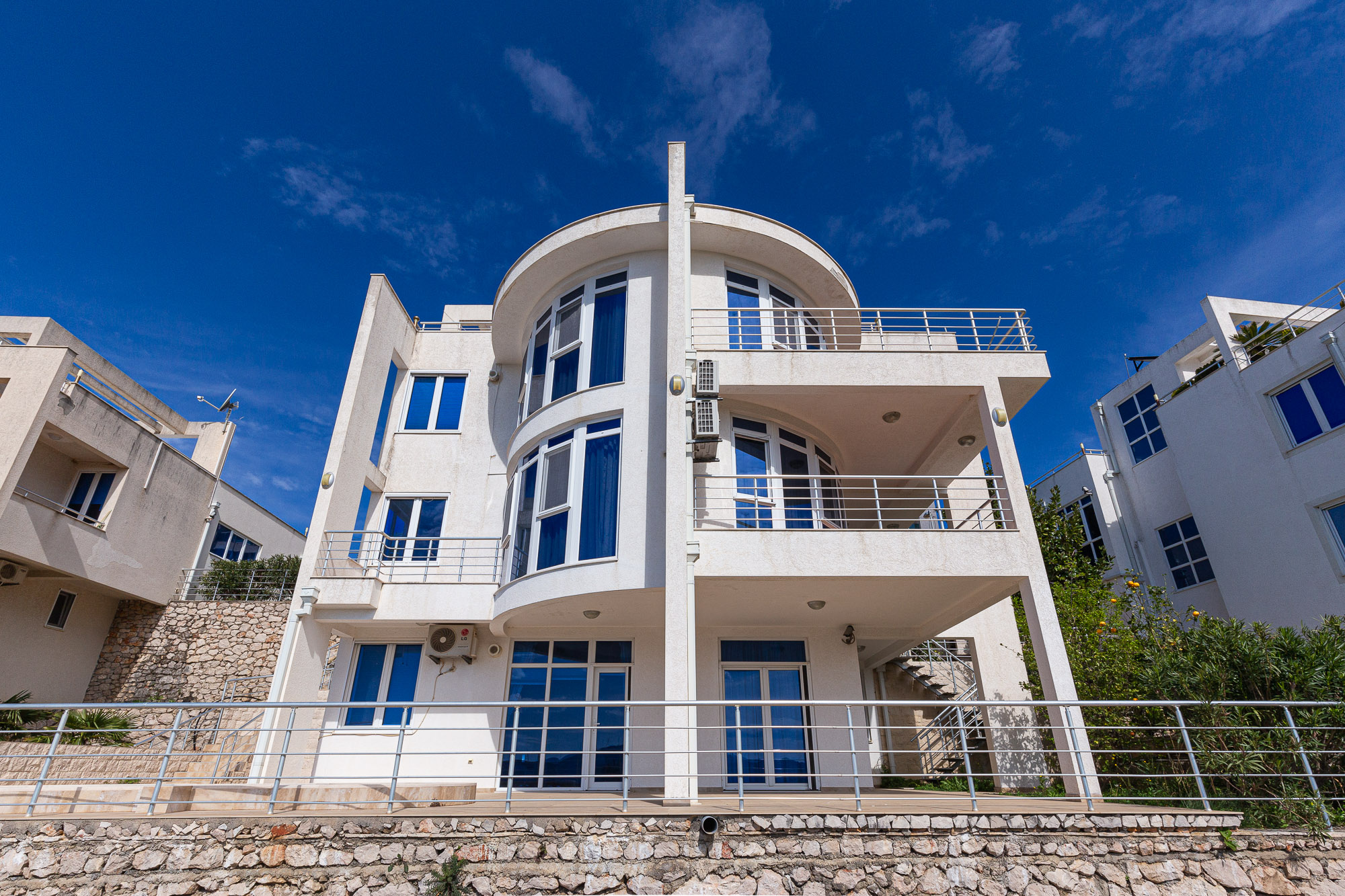 Luxurious villas in Bar