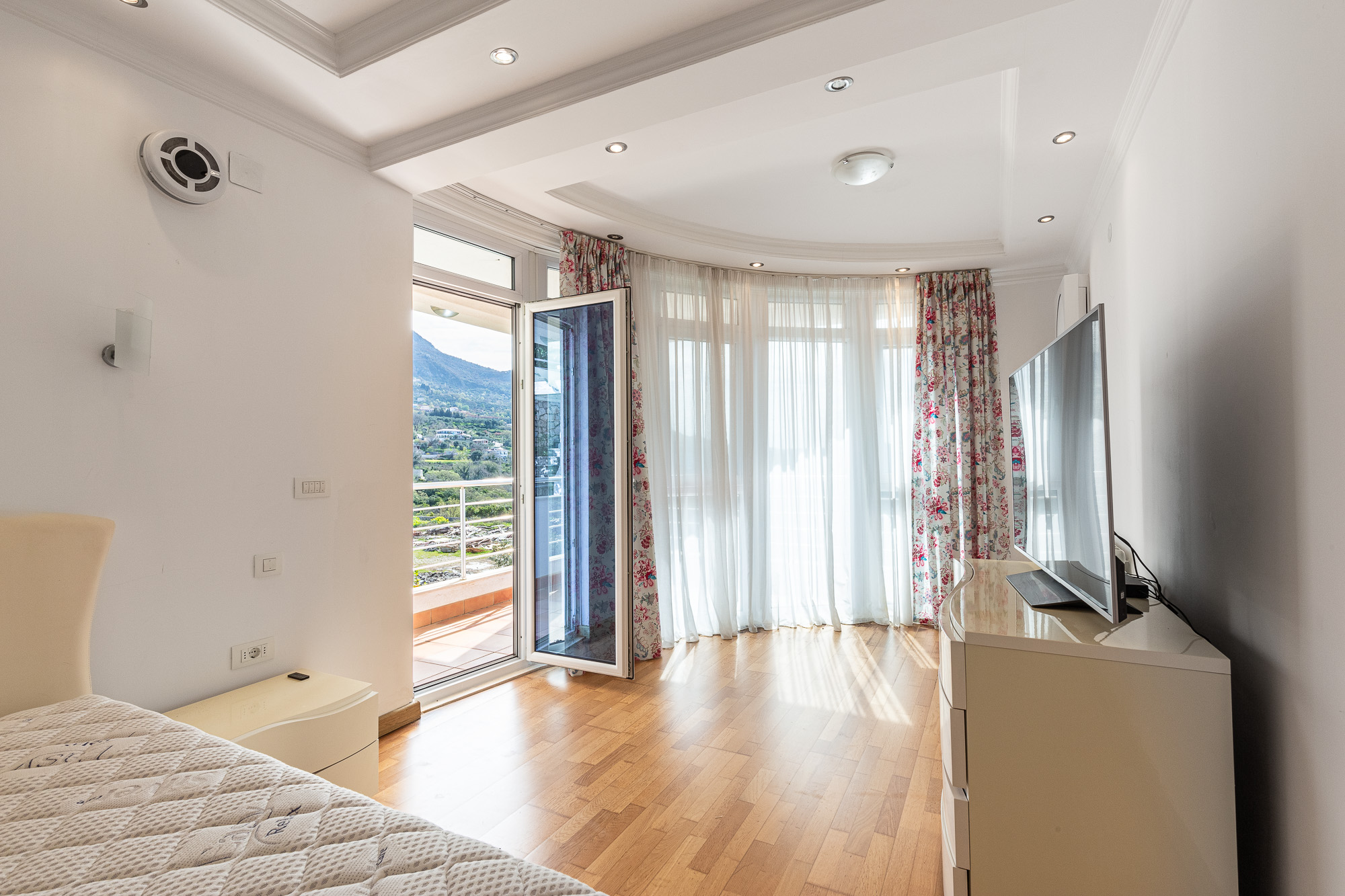 Luxurious villas in Bar