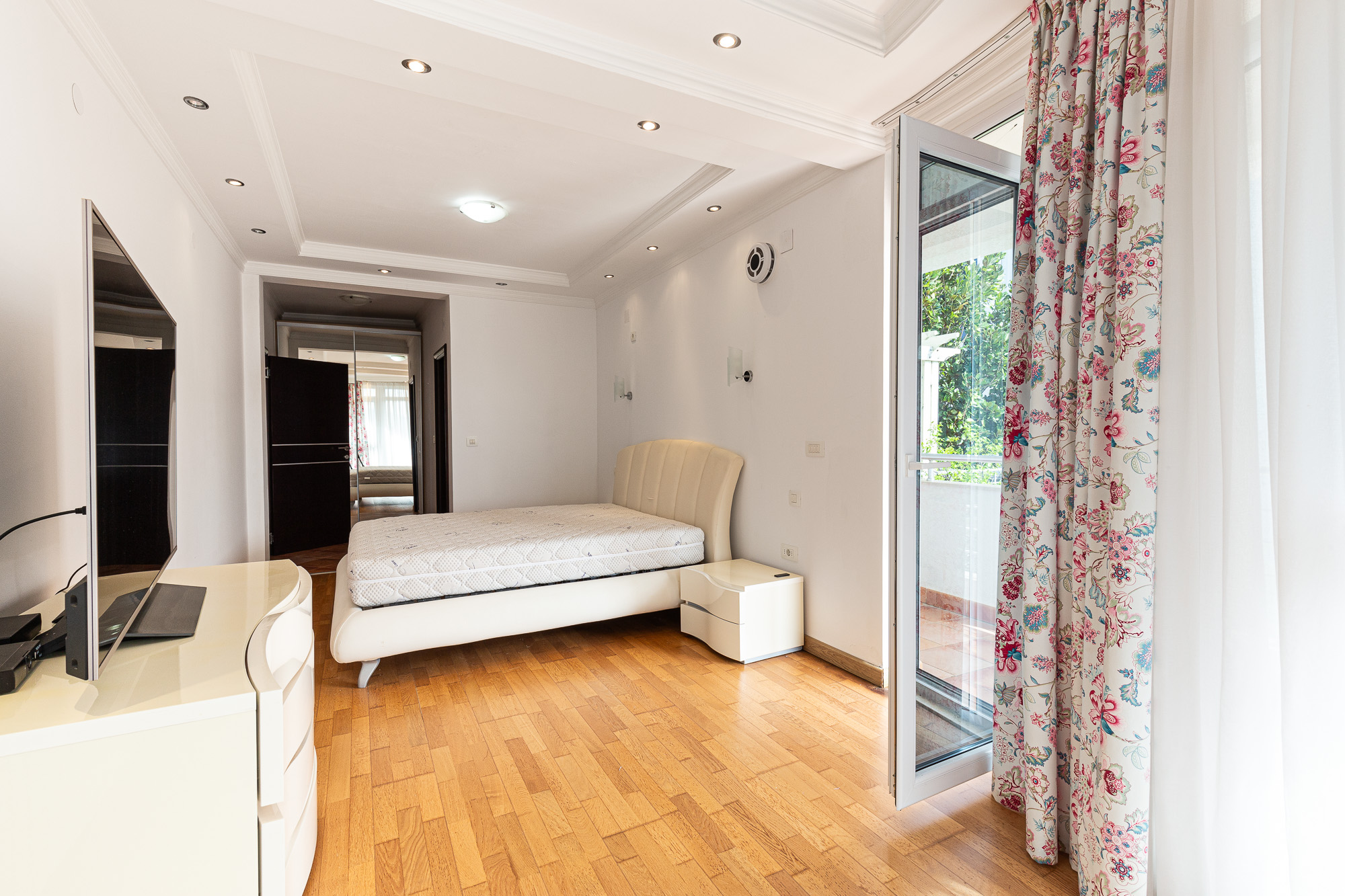 Luxurious villas in Bar