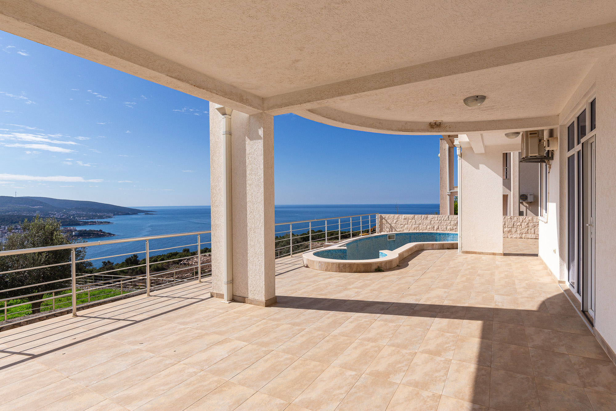 Luxurious villas in Bar