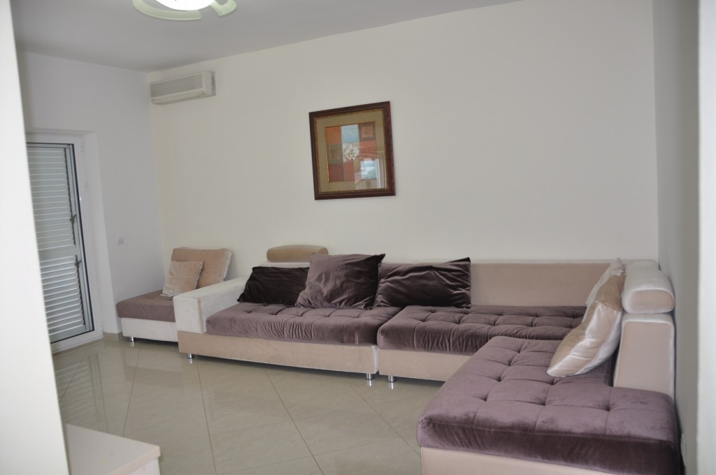 House in with pool in Dobrota