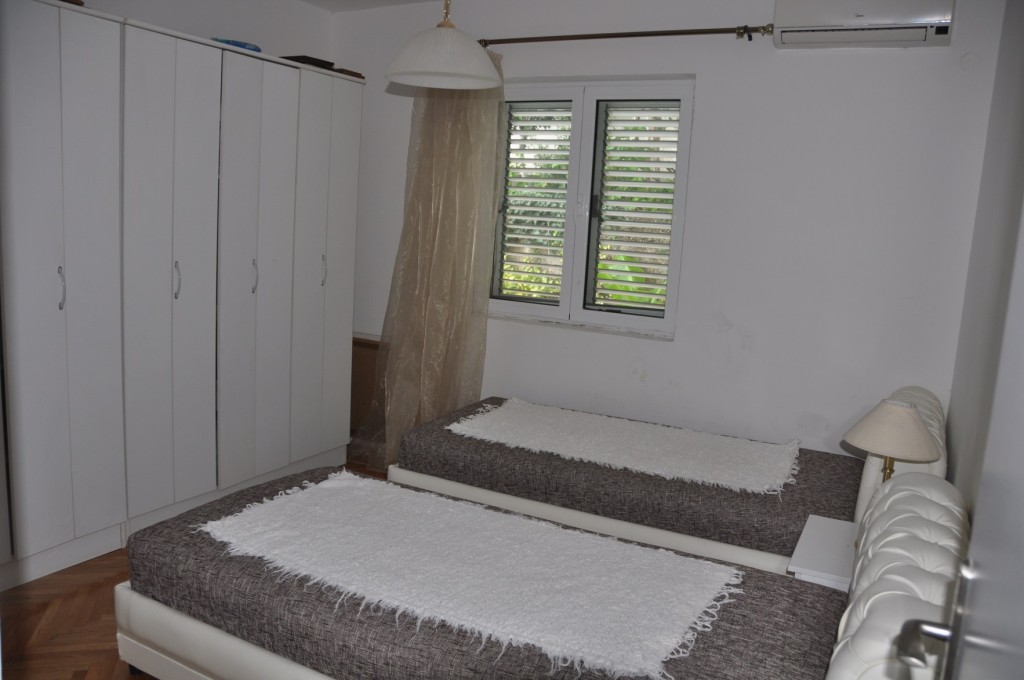 House in with pool in Dobrota