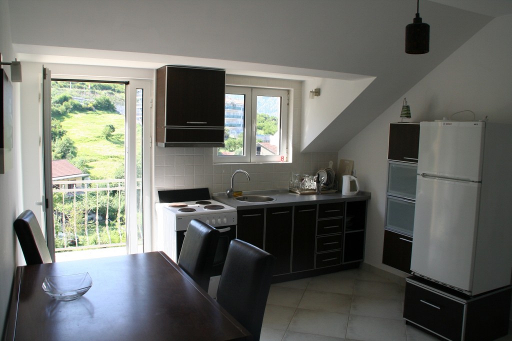 House in with pool in Dobrota