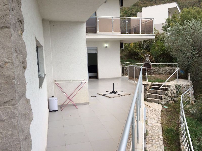 An apartment in a complex with swimming pool in Budva