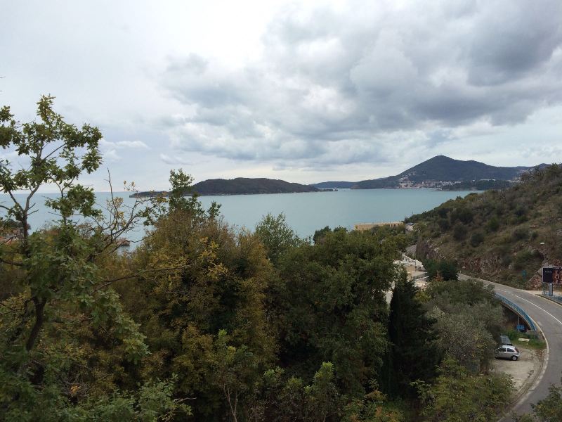 An apartment in a complex with swimming pool in Budva