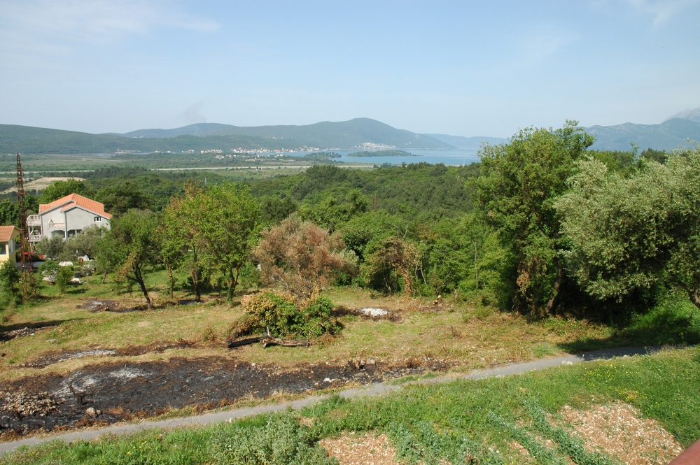 Land in Tivat with sea view