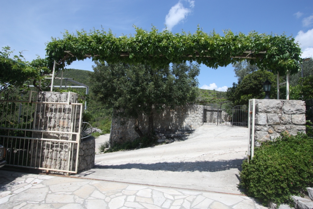 Three-storey house with pool in Lustica