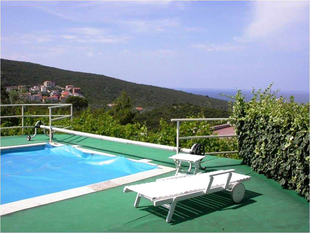 Three-storey house with pool in Lustica