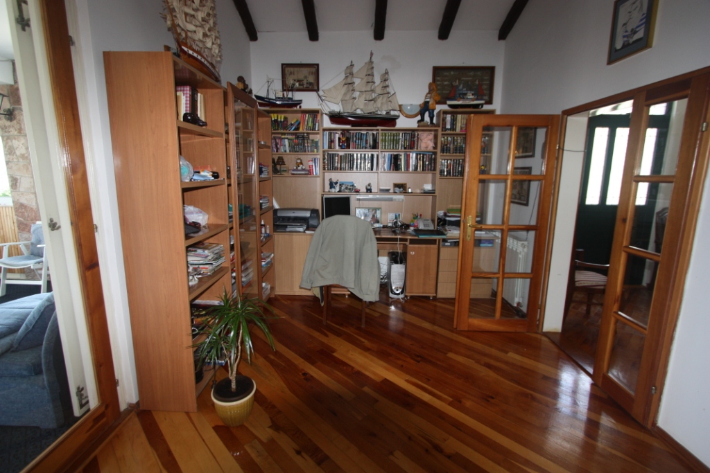 Three-storey house with pool in Lustica