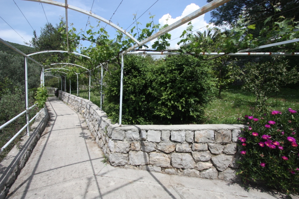 Three-storey house with pool in Lustica