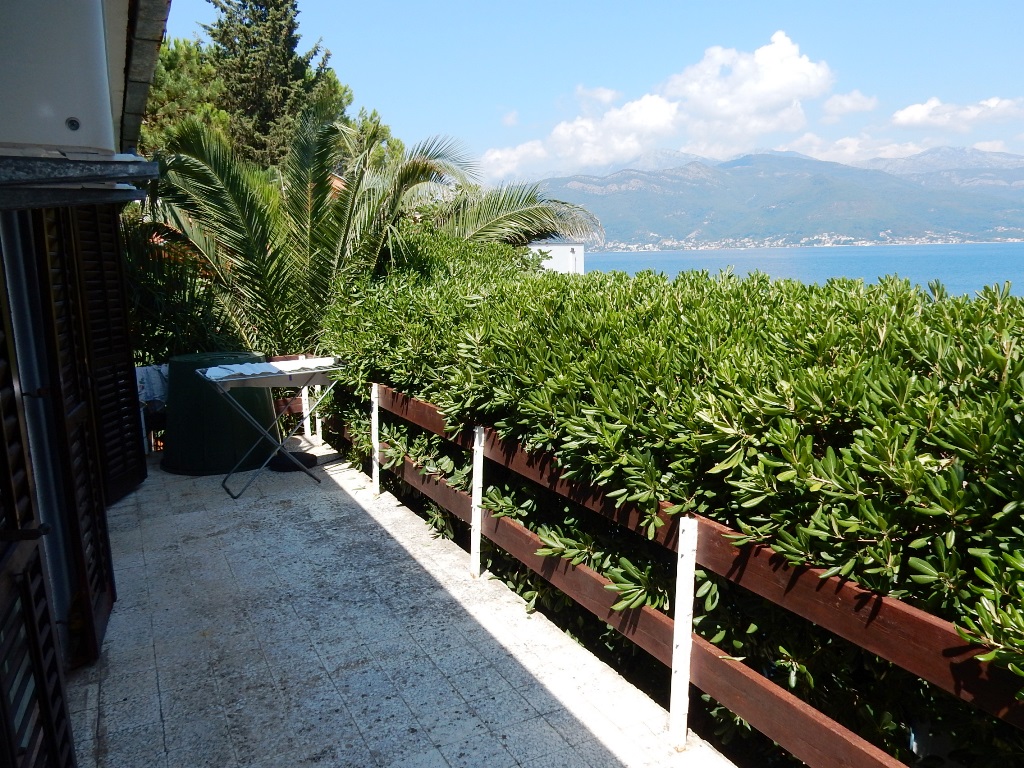 House with sea views in Krasici